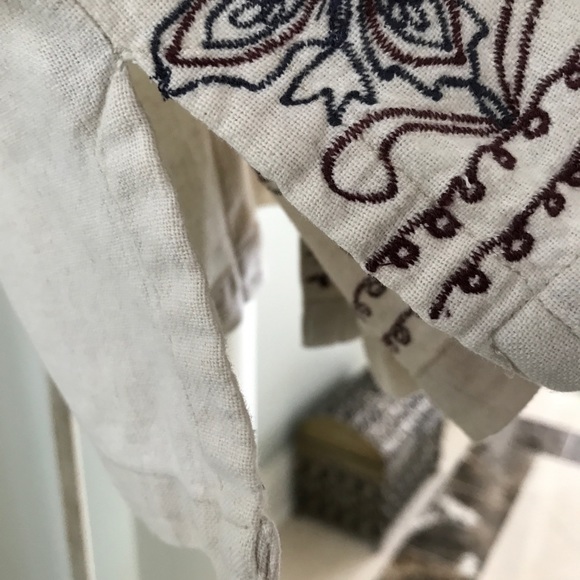 Cotton/linen button up shirt with embroidered details at waist. - Picture 3 of 7